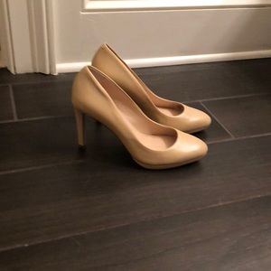 Banana Republic Pumps